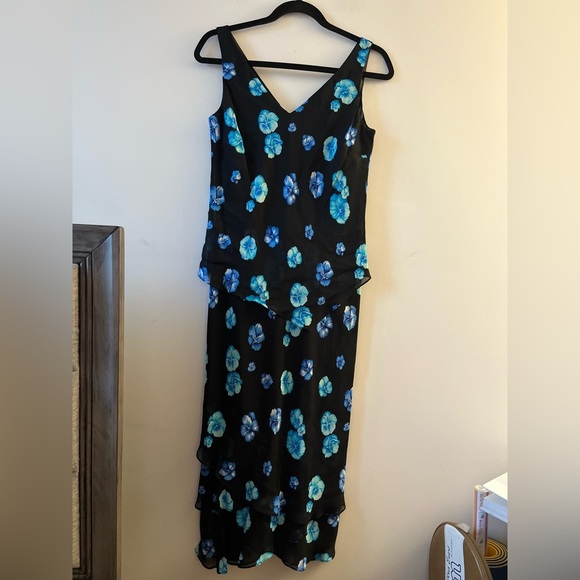 Evan-Picone Floral V-neck Midi tiered dress - Picture 1 of 9